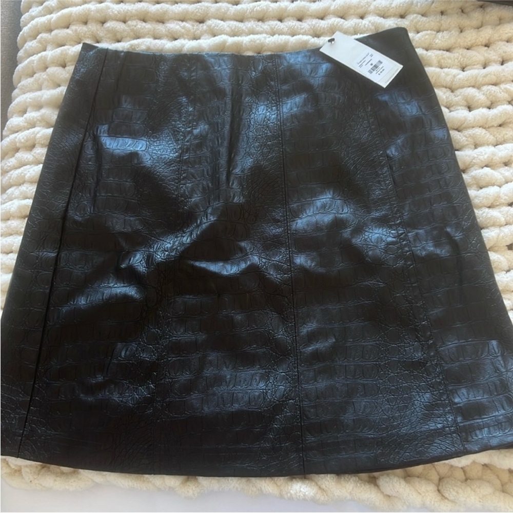 NWT Francesca’s skirt